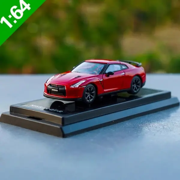 1:64 Scale Nissan GTR Diecast Model Car - Image 2