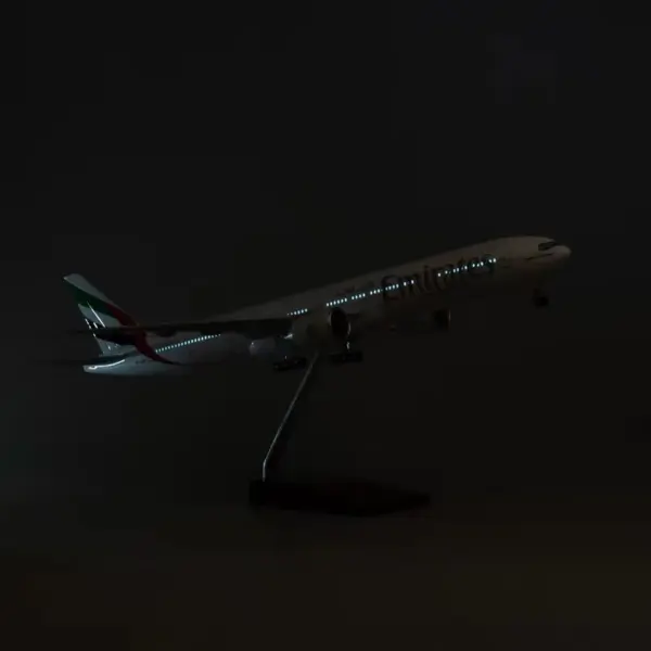 Diecast A380/B777 Emirates Airways Model Plane - Image 5