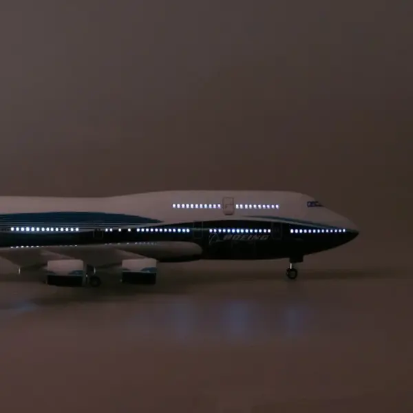 1:150 Scale Boeing 747 Diecast Model Aircraft - Image 4
