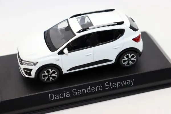 Dacia Sandero Stepway 2021 Diecast Model 1/43 - Image 8