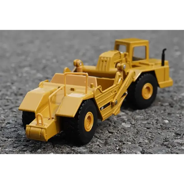 1/64 Scale CAT 611 Wheel Tractor Model - Image 4