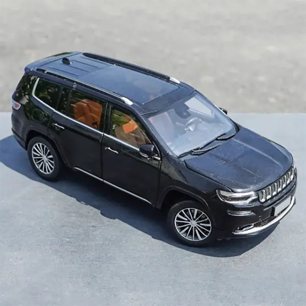 Diecast 1:18 Scale FCA Commander SUV Model - Image 5