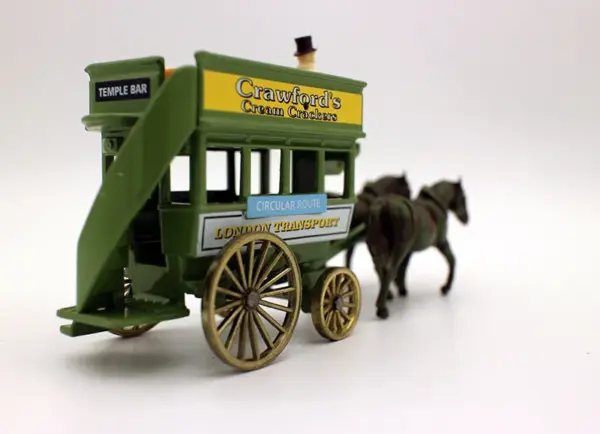 Vintage Horse Drawn Bus Diecast Model DG004020 - Image 3