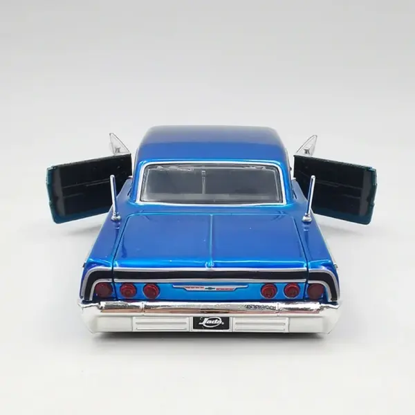 Chevy Impala 1:24 Diecast Car Model - Image 4