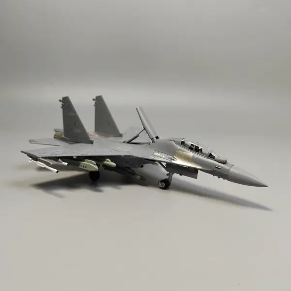 1:100 Scale J-16 Military Aircraft Model - Image 3