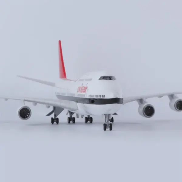 1:150 Scale Swiss Airlines B747 Model Plane - Image 2