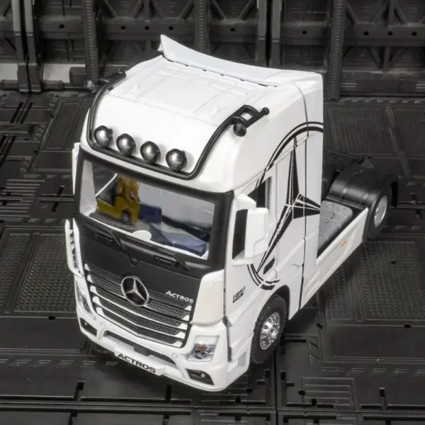 1:36 Mercedes-Benz ACIROS Diecast Model Truck - Image 2