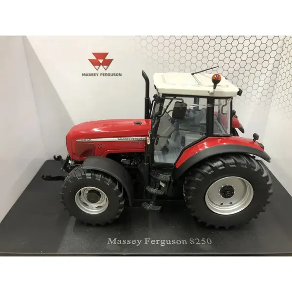 Massey Ferguson 8250 1:32 Scale Model Tractor
