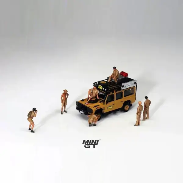 1:64 Scale 1989 Staff Doll Set Figures - Image 3
