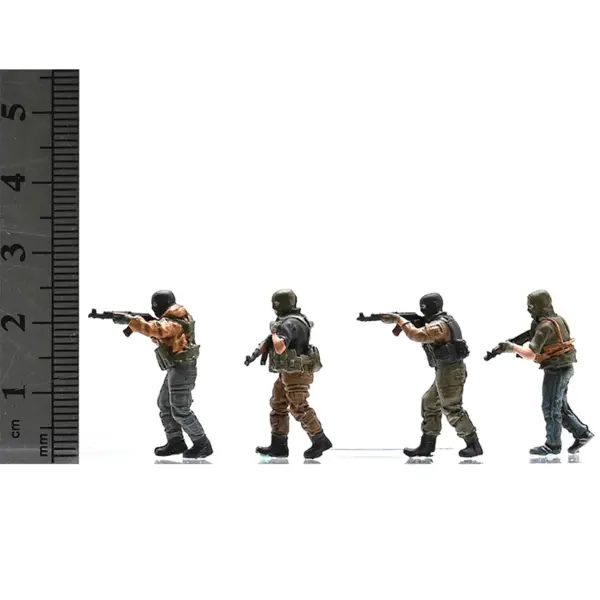 1/72 Scale Armed Soldier Model Set - Image 2