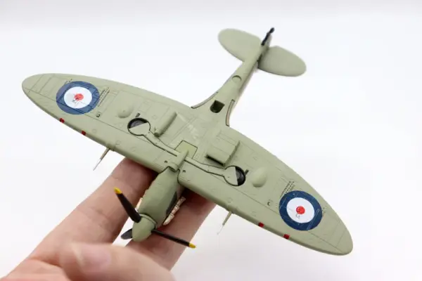 1/72 Supermarine Spitfire Mk Vb Model Aircraft - Image 5