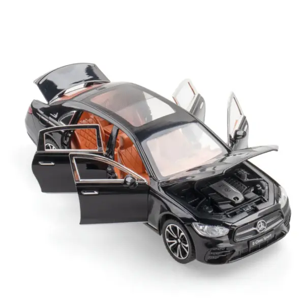 1:24 Mercedes-Benz E300L Diecast Model Car - Image 5