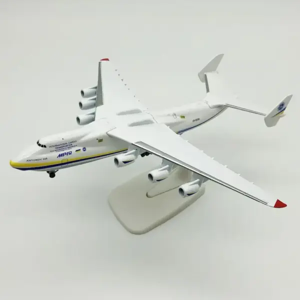 1:400 Scale Antonov An-225 Diecast Model 20CM - Image 2