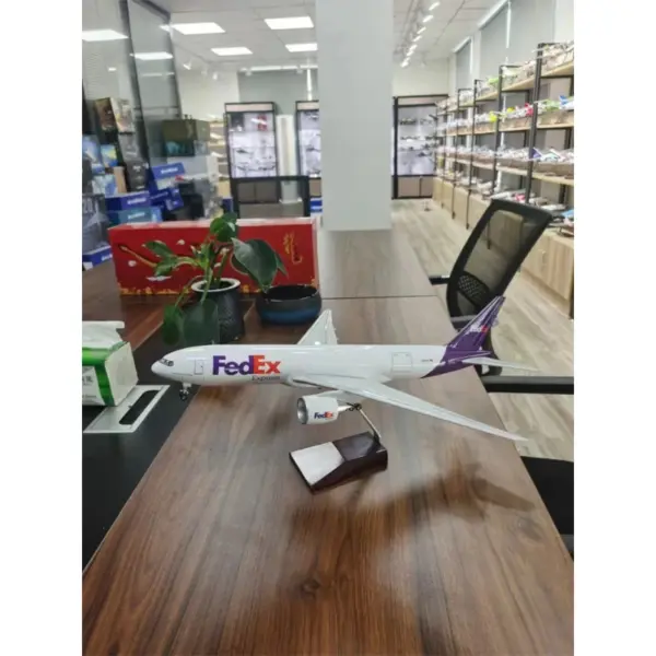 B777-200 FedEx Cargo Airlines Model Plane - Image 2