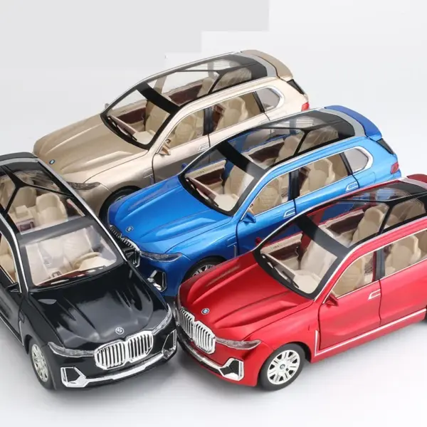 1:24 Scale BMW X7 Die-cast Car Model - Image 3