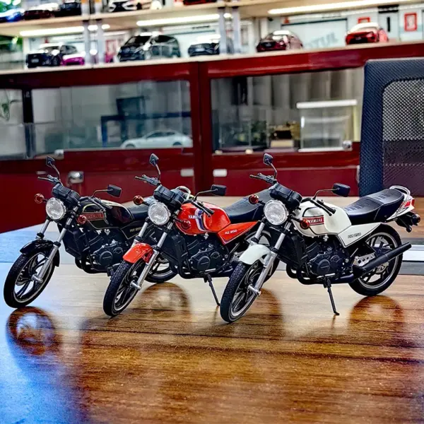 1:12 Scale Yamaha RZ250 Motorcycle Model - Image 3