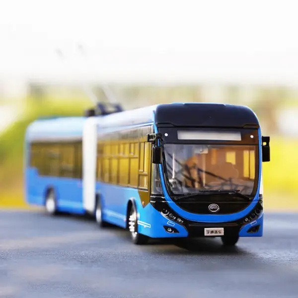 1/42 Scale Dual-Source Trolleybus Model - Image 7