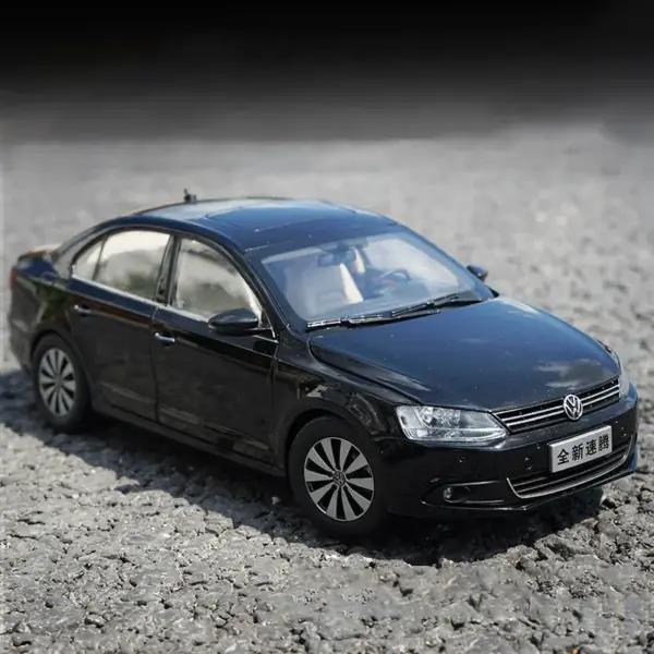 Diecast 1:18 Scale 2012 Alloy Car Model - Image 3