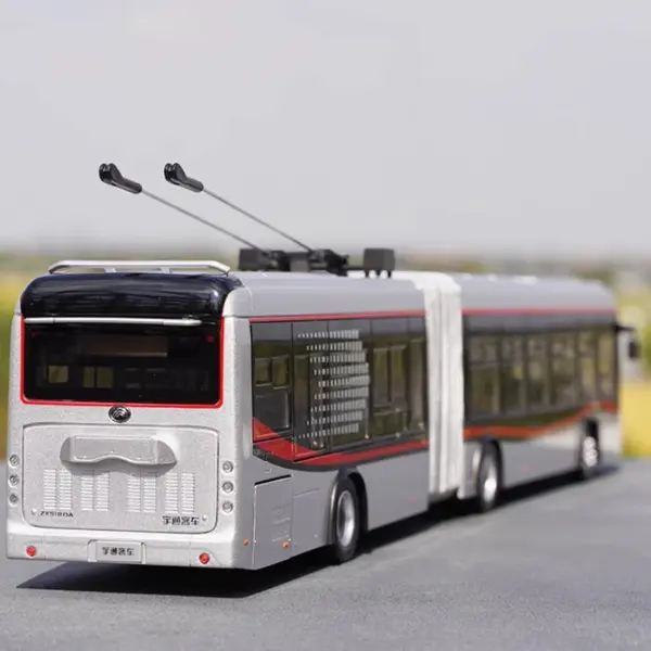 1/42 Scale Dual-Source Trolleybus Model - Image 5