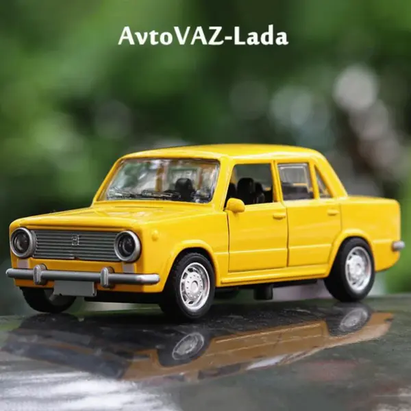 1:32 Scale Metal Alloy Soviet Lada Model Car - Image 6