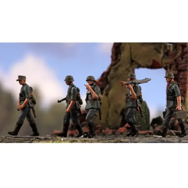 1:72 Scale WWII Soldier Figure Set of 5 - Image 4