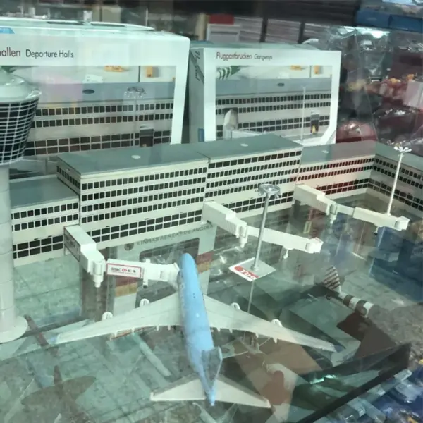 1:400 Airport Ground Service Model Accessory - Image 6