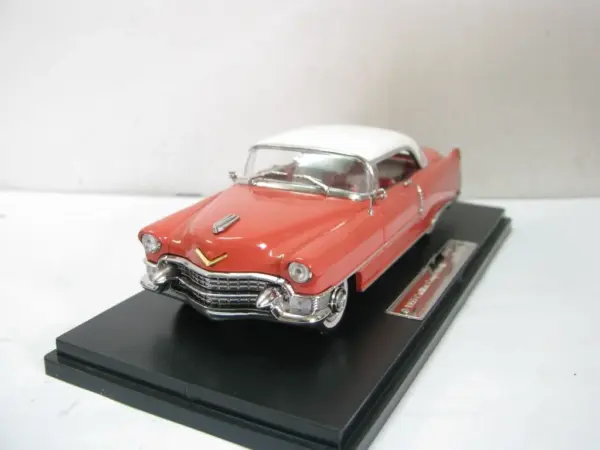 1:43 Scale 1955 Classic Coupe Diecast Model - Image 6