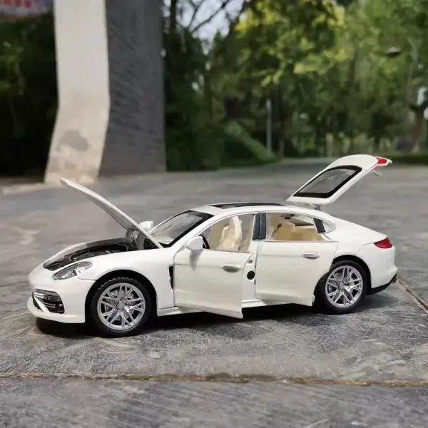 1:24 Diecast Porsche Panamera Toy Car Model - Image 3