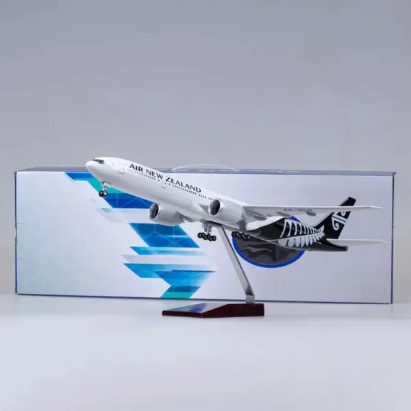 Boeing 777 Diecast Model Airplane 1:157 Scale - Image 7
