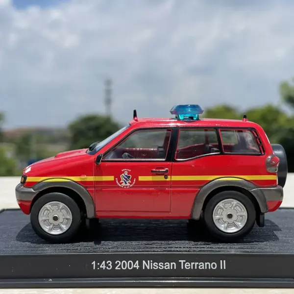 1:43 Scale Nissan Terrano II Fire Truck Model - Image 2
