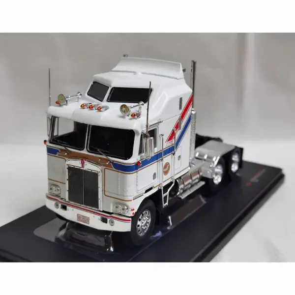 1976 Kenworth K100 1:43 Scale Model Truck - Image 3