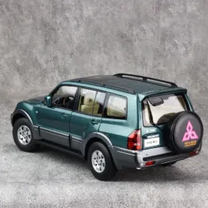 1:18 Mitsubishi Pajero V73 Diecast Model Car 9 Se93047f394d945b3b7519a6321a64566V