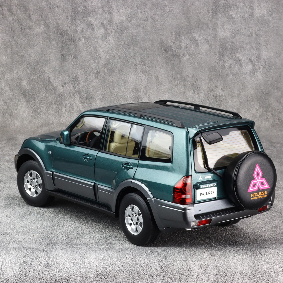 1:18 Mitsubishi Pajero V73 Diecast Model Car 2 1:18 Mitsubishi Pajero V73 Diecast Model Car - Image 2
