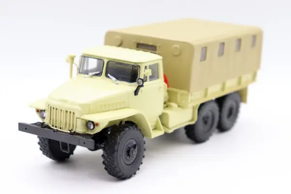 1:43 Scale URAL 377D Diecast Truck Model - Image 2