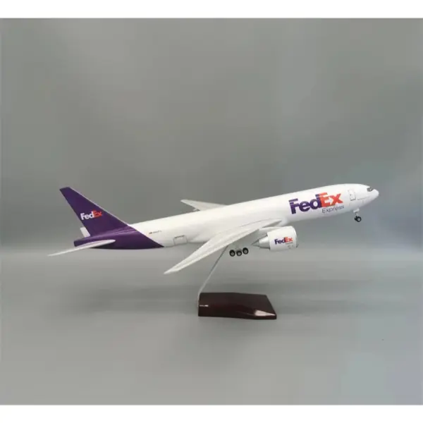 B777-200 FedEx Cargo Airlines Model Plane - Image 4