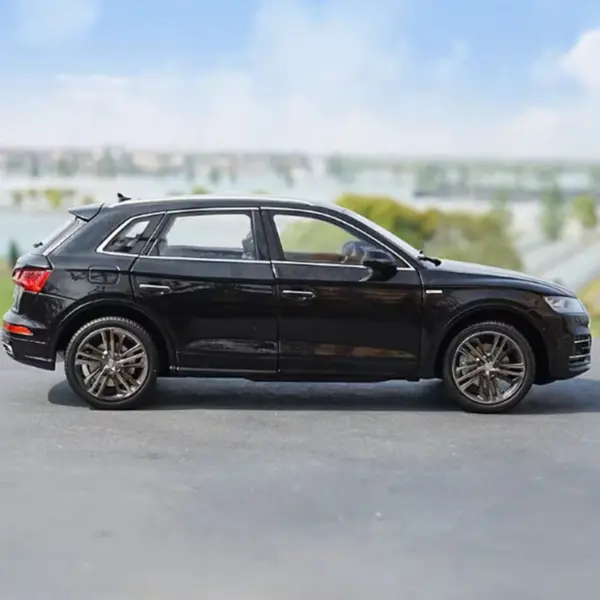 Diecast 1:18 FAW AUDI Q5L Model Car - Image 5