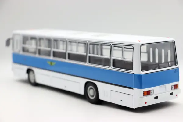 1:43 Scale IKARUS-260 Diecast Model Bus - Image 4