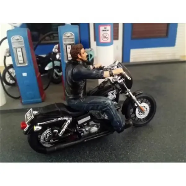 1/18 Scale Resin Motorcycle Driver Figure - Image 3