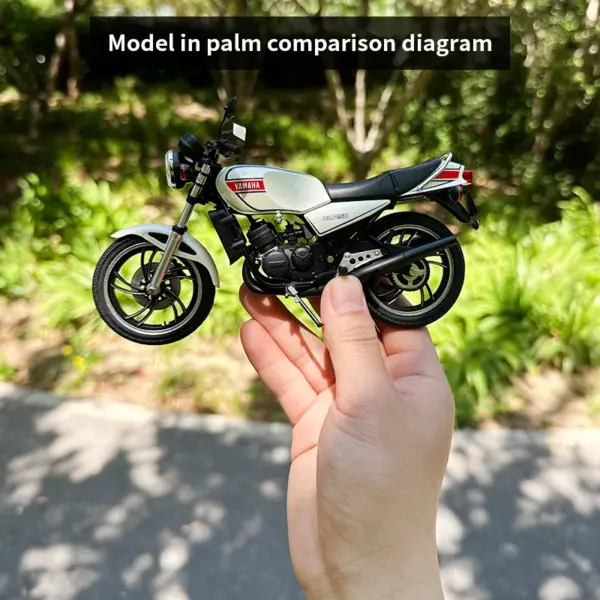 1:12 Scale Yamaha RZ250 Motorcycle Model - Image 4