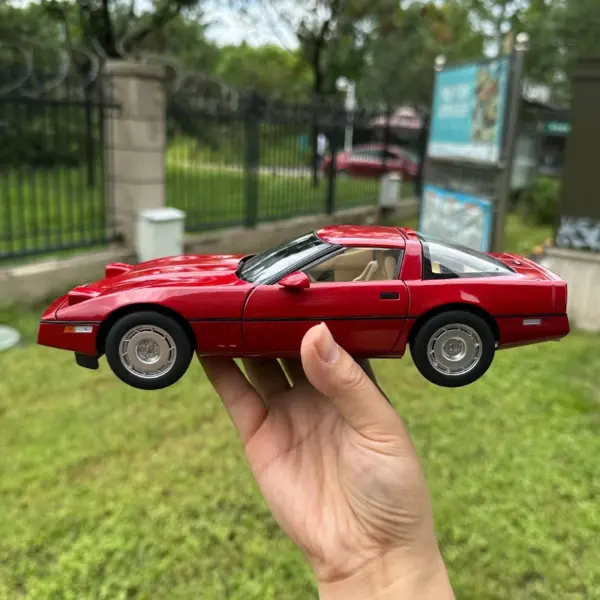 1:18 Scale Metal Chevrolet Corvette C4 Model - Image 2