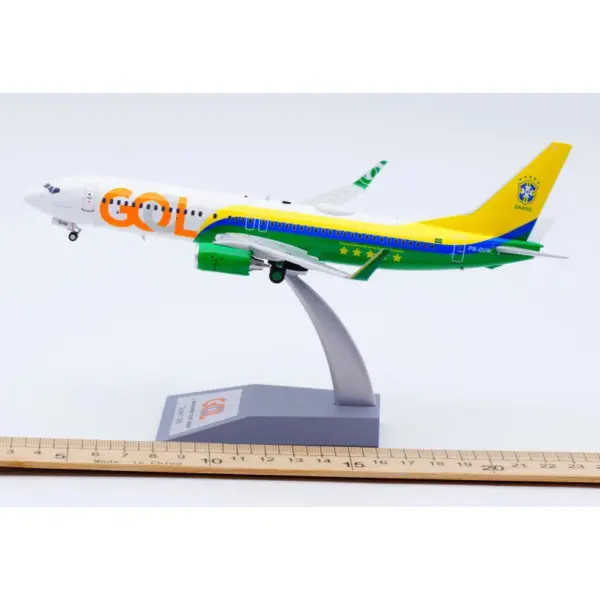 1:200 Scale Diecast GOL Airlines Boeing Model - Image 3