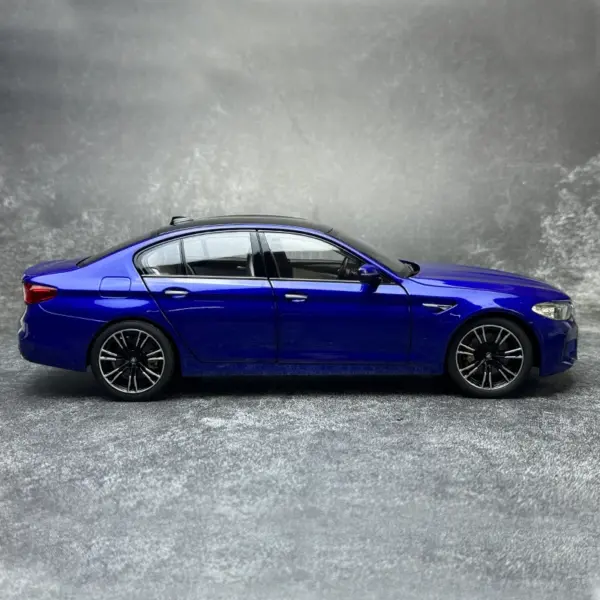 BMW M5 F90 1:18 Scale Metal Model Car - Image 4