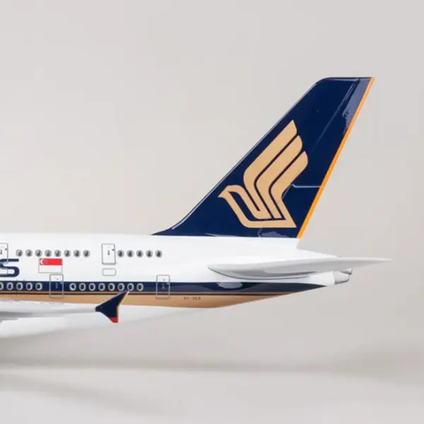 Airbus A380 Singapore Airline Model 1:160 Scale - Image 4