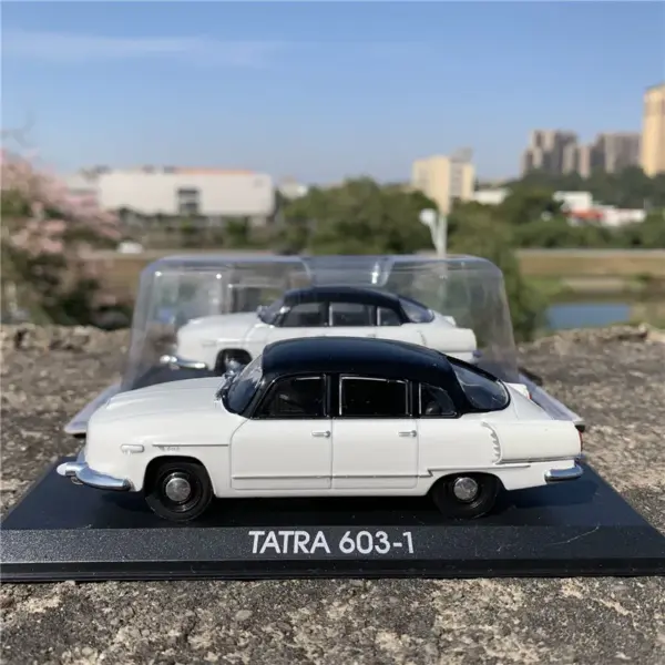 1:43 Scale Diecast TATRA 603 Model Car - Image 2