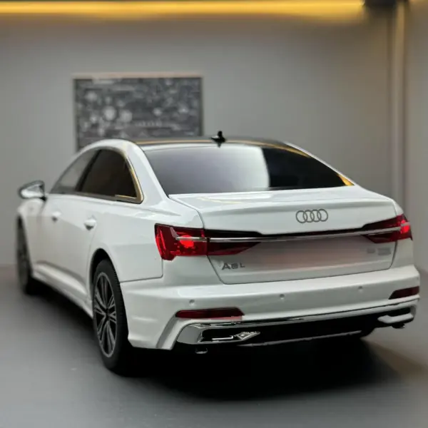 1:18 Audi A6L Alloy Diecast Car Model - Image 2