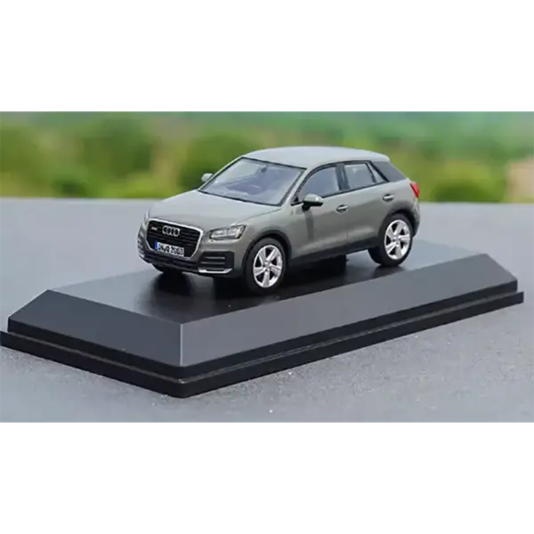 1:43 Scale Q2 Diecast Alloy Car Model - Image 2