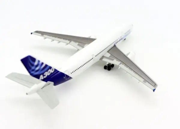 1/400 Scale Airbus A300-600 Diecast Model - Image 3