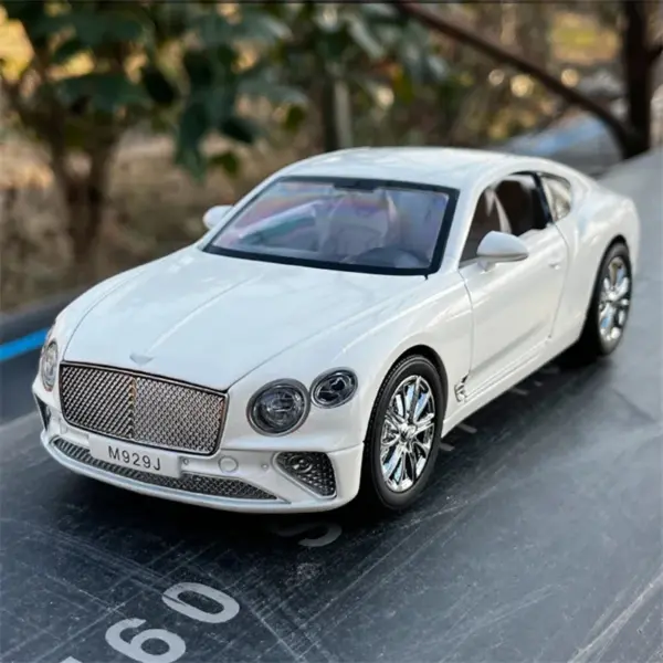 1:24 Continental GT Alloy Model Car - Image 9