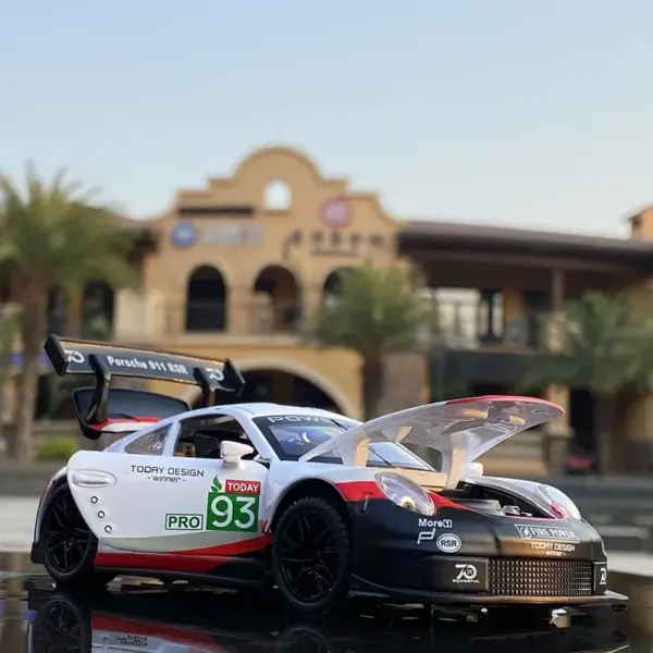 1:32 Porsche 911 GT3 RSR Diecast Model Car - Image 5