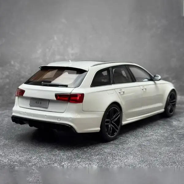 1:18 Scale Audi RS6 Avant C7 Model Car - Image 5